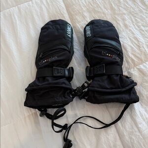 Swany Black Mittens with Zipper Pockets